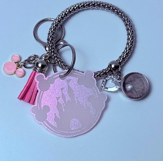 Pink Glitzer Schloss TaschenanhÀnger Acryl GeldbörsenanhÀnger mit Quaste und Herz Akzent Disney Inspirierter Handtaschen-Accessoire