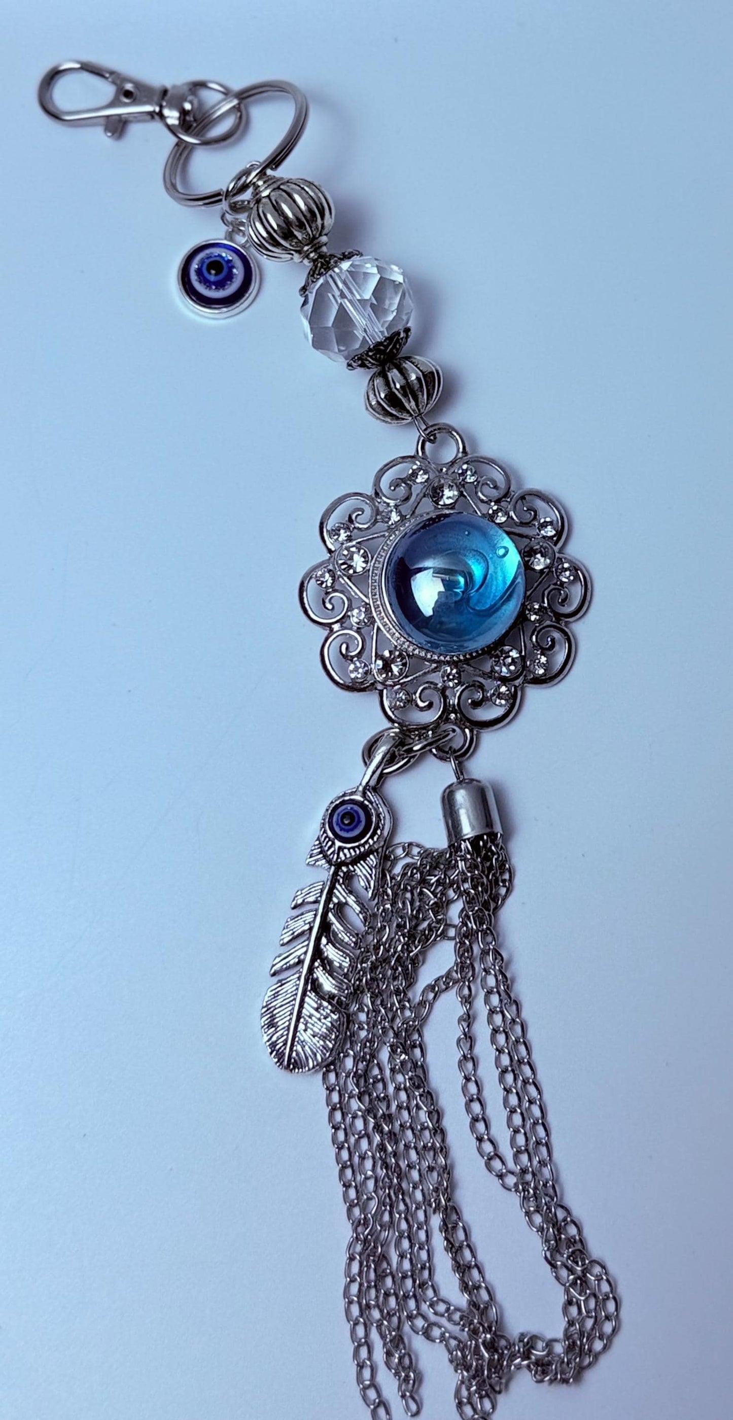 Blauer Edelstein Evil Eye Taschenanhänger: Boho Silberquaste, Feder & Kristall
