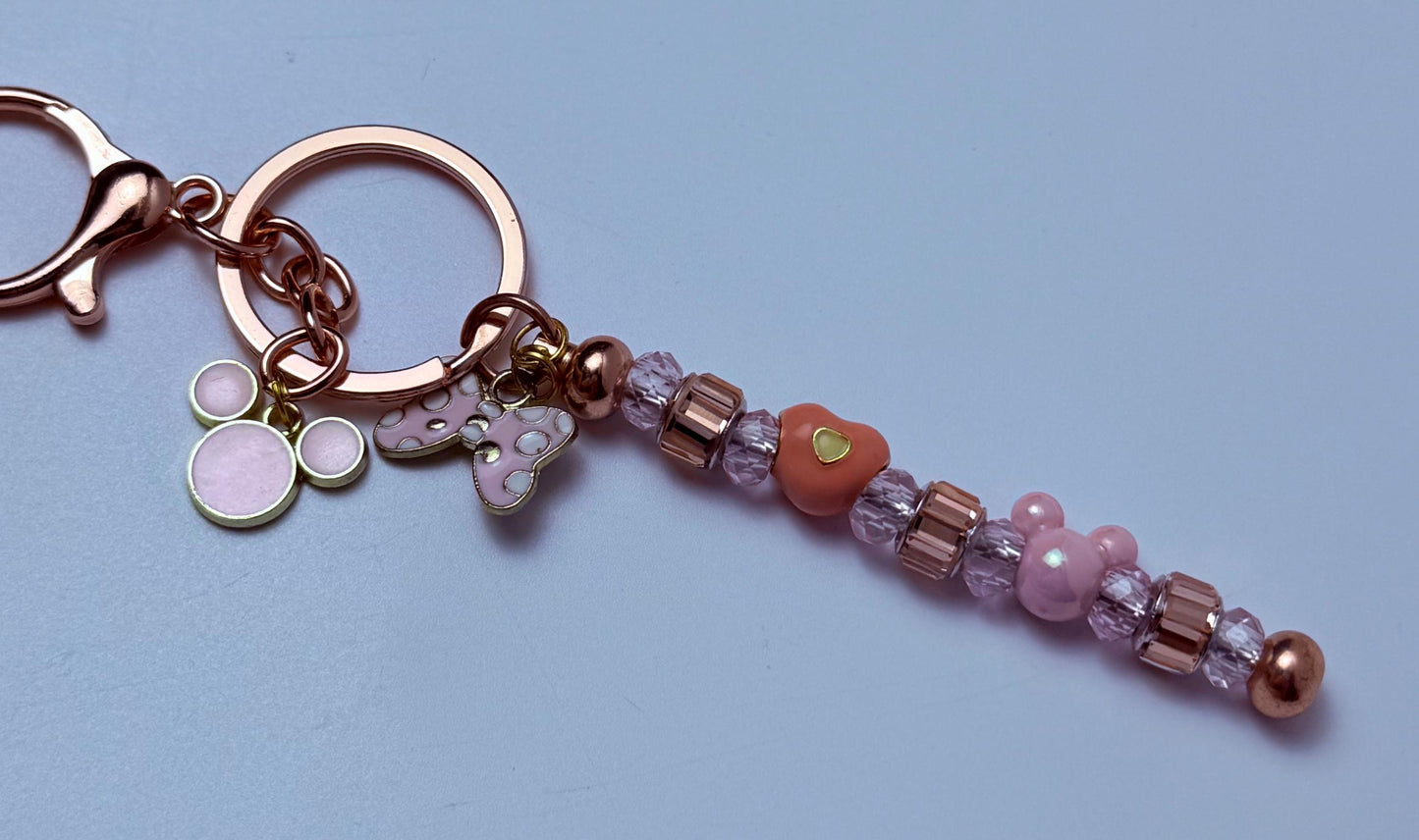 Rose Gold Pink Micky & Minnie Perlen Schlüsselanhänger Pastellfarbener Disney-inspirierter Anhänger mit Kristallperlen, Minnie Schleifen-Herzperlen