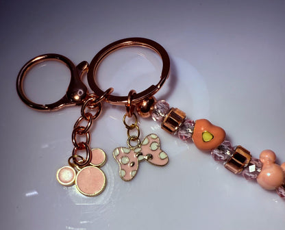 Rose Gold Pink Micky & Minnie Perlen Schlüsselanhänger Pastellfarbener Disney-inspirierter Anhänger mit Kristallperlen, Minnie Schleifen-Herzperlen