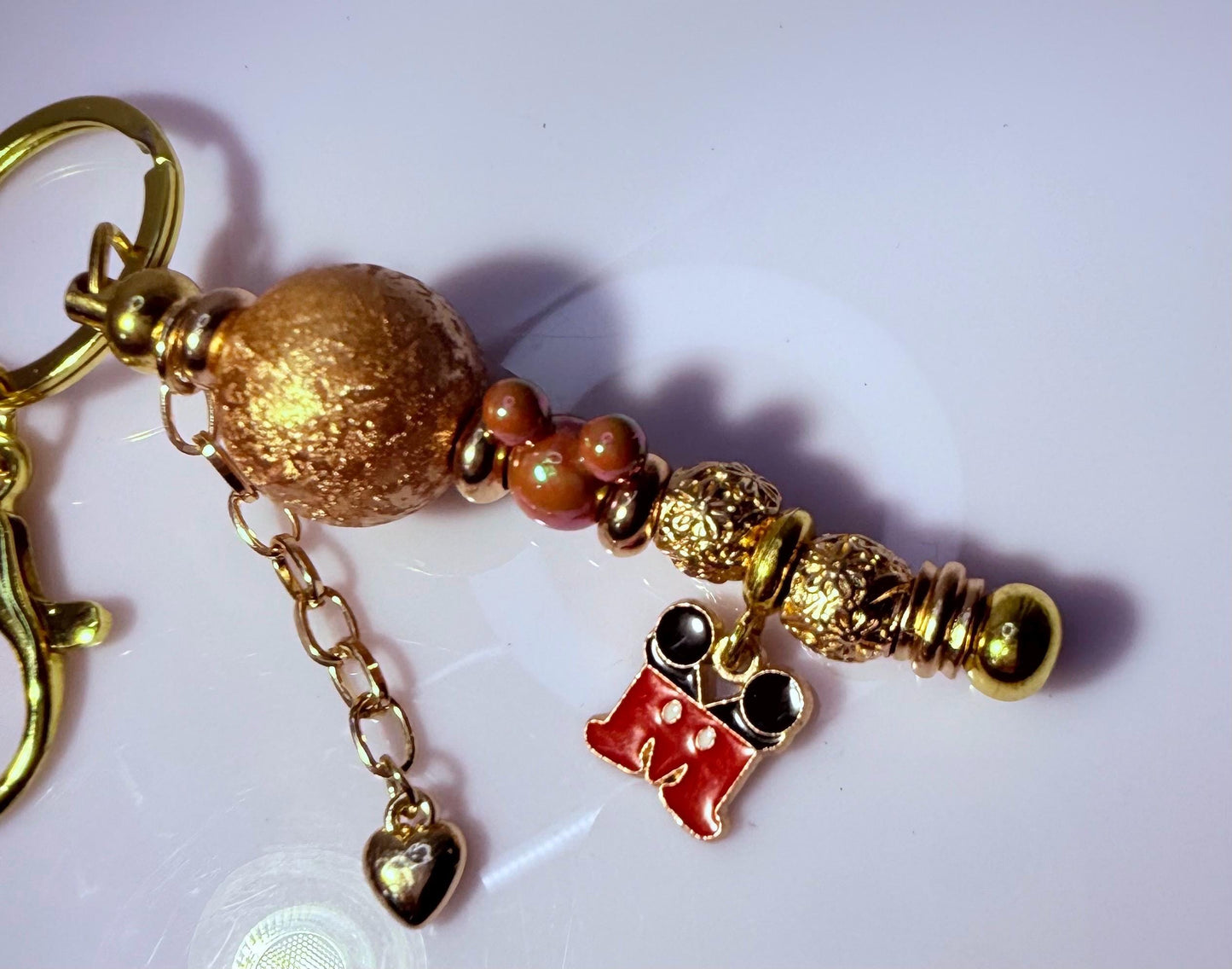 Gold Mickey Maus Perlen-Schlüsselanhänger: Disney-inspirierter Taschenanhänger