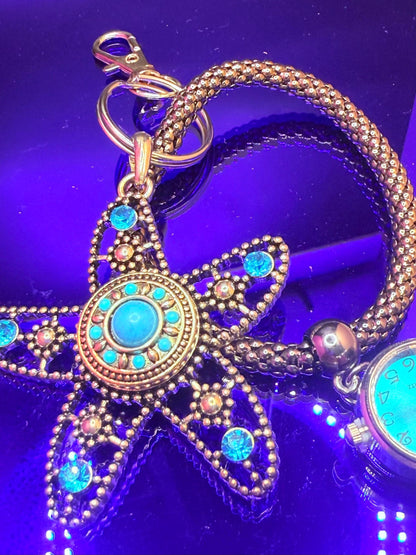 Blauer Seestern-Anhänger für Taschen mit Miniuhr, Küsten-Ozean-Geldbörsen-Accessoire & maritimes Geschenk