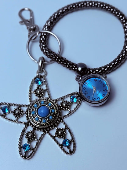 Blauer Seestern-Anhänger für Taschen mit Miniuhr, Küsten-Ozean-Geldbörsen-Accessoire & maritimes Geschenk