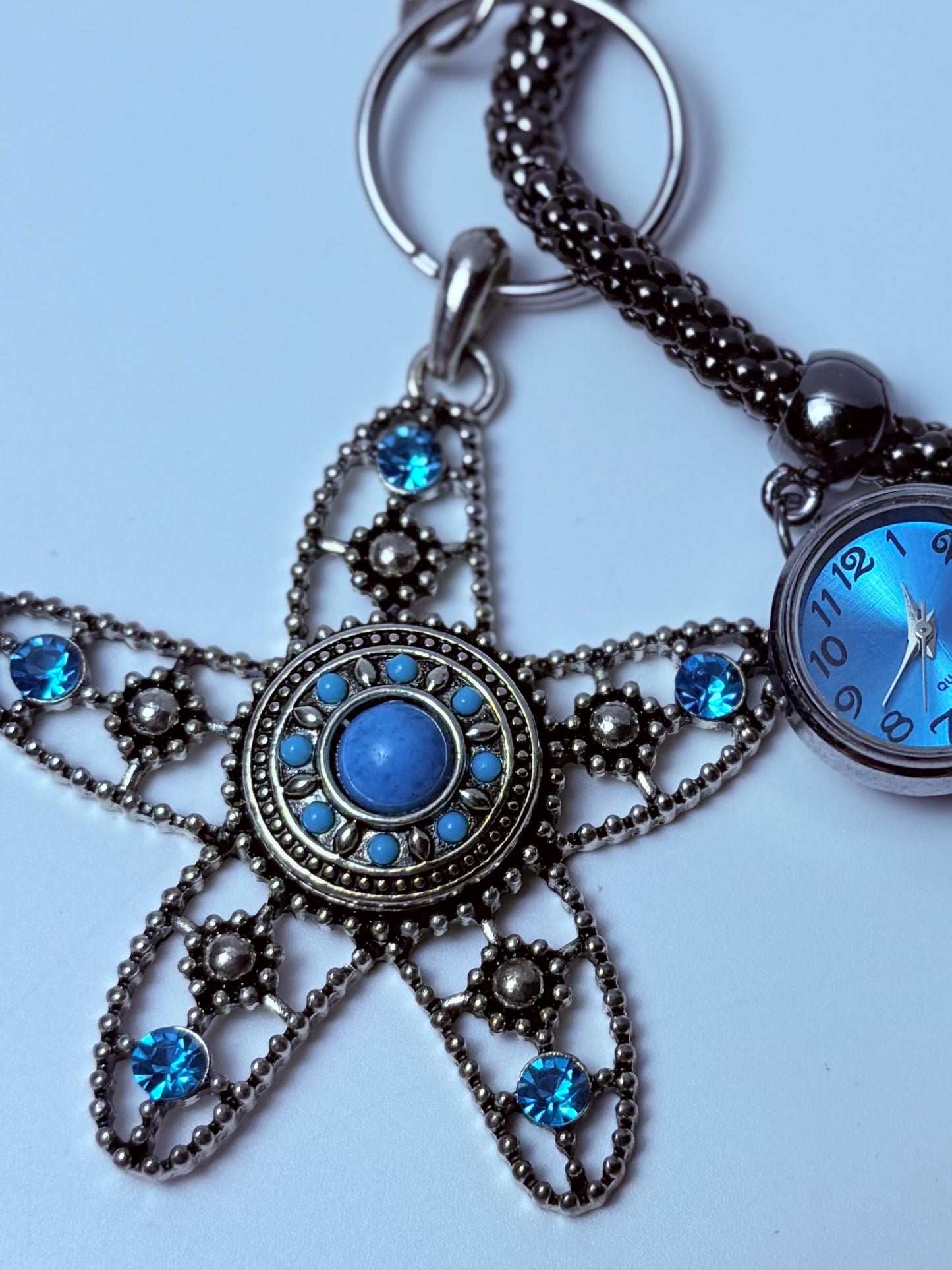 Blauer Seestern-Anhänger für Taschen mit Miniuhr, Küsten-Ozean-Geldbörsen-Accessoire & maritimes Geschenk
