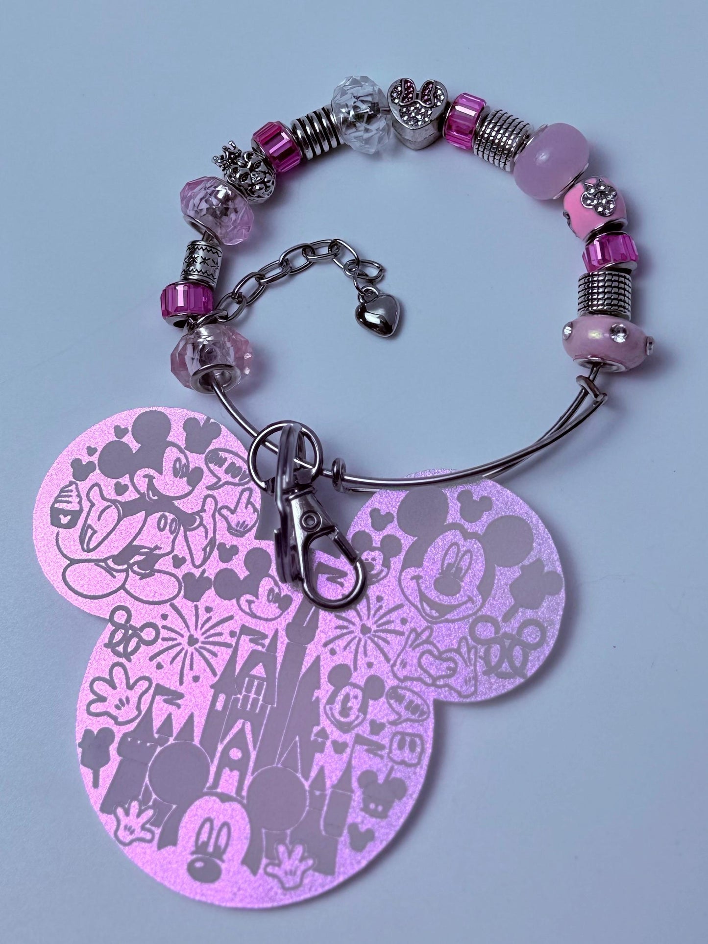 Von Disney inspirierter rosa Perlen-Taschenanhänger, handgefertigter Schlüsselanhänger mit Mickey- und Minnie-Anhängern, Glasperlen, niedliche Disney-Accessoires