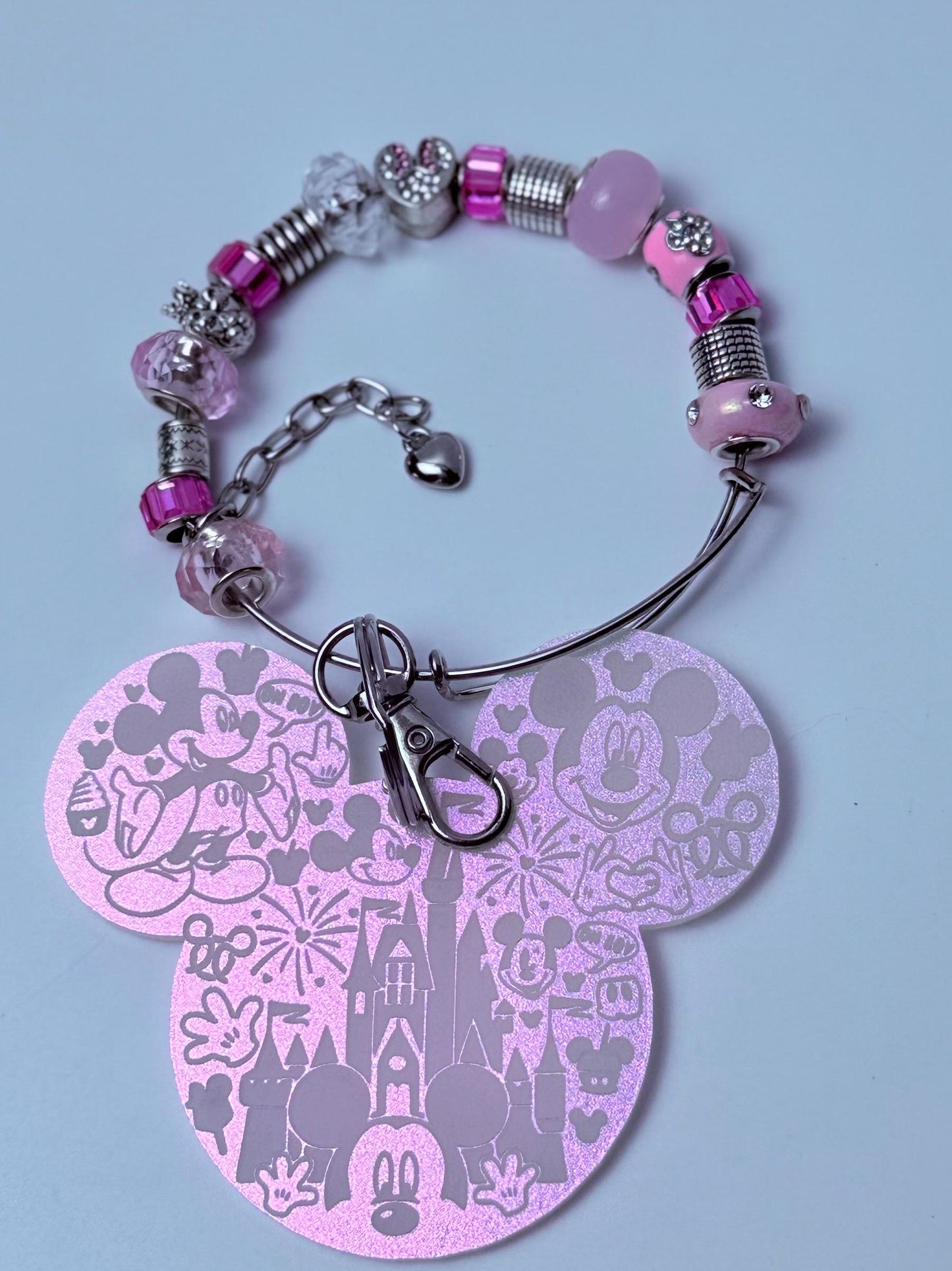 Von Disney inspirierter rosa Perlen-Taschenanhänger, handgefertigter Schlüsselanhänger mit Mickey- und Minnie-Anhängern, Glasperlen, niedliche Disney-Accessoires