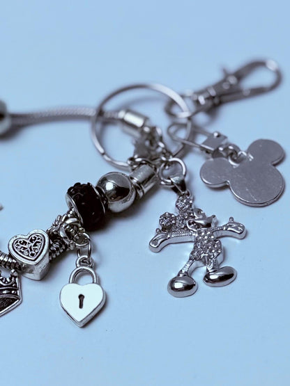 Disney inspirierter silberner Taschenanhänger Königliche Krone & Herz Schlüsselanhänger mit funkelndem Mickey und „Wunsch“-Anhänger