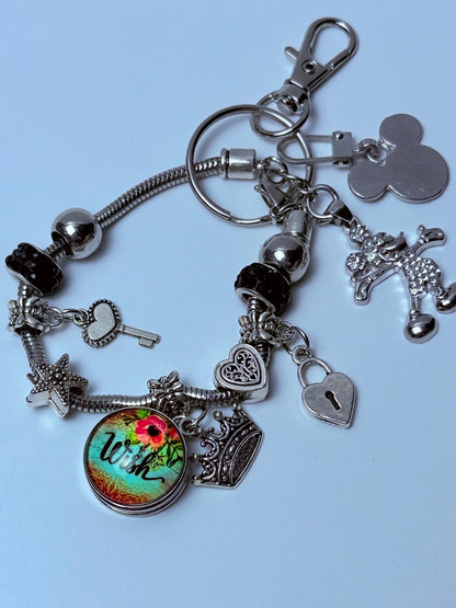 Disney inspirierter silberner Taschenanhänger Königliche Krone & Herz Schlüsselanhänger mit funkelndem Mickey und „Wunsch“-Anhänger