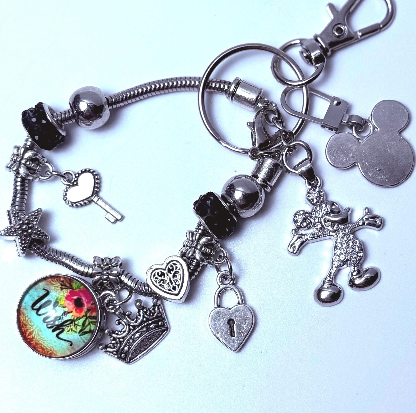 Disney inspirierter silberner Taschenanhänger Königliche Krone & Herz Schlüsselanhänger mit funkelndem Mickey und „Wunsch“-Anhänger
