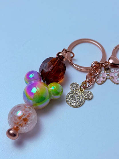 Roségold Mickey Schlüsselanhänger: Strass-Anhänger mit Regenbogenperlen