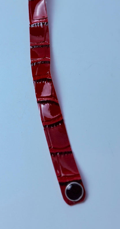 Rotes Leder-Manschettenarmband: Handgefertigtes Punk-Rock-Armband