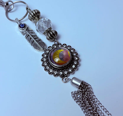 Boho Anhänger für Tasche mit Bösem Blick: Stimmungsstein, Feder & Kristallquaste