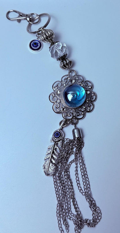 Blauer Edelstein Evil Eye Taschenanhänger: Boho Silberquaste, Feder & Kristall