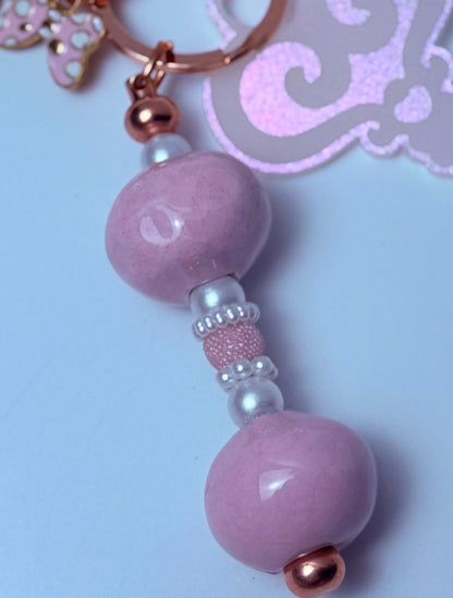 Disney inspirierter Schlüssel Pink Glitzer Schlüsselanhänger Acryl Geldbörsen-Charm mit Perlen- und Edelsteinakzenten