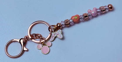 Rose Gold Pink Micky & Minnie Perlen Schlüsselanhänger Pastellfarbener Disney-inspirierter Anhänger mit Kristallperlen, Minnie Schleifen-Herzperlen