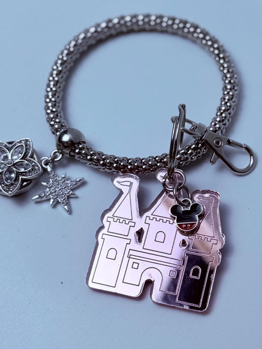 Schlüsselanhänger Roségold Schloss - Von Disney inspirierter gravierter Acryl-Anhänger mit Micky-Kopf Akzent, Spiegelnder Taschenanhänger