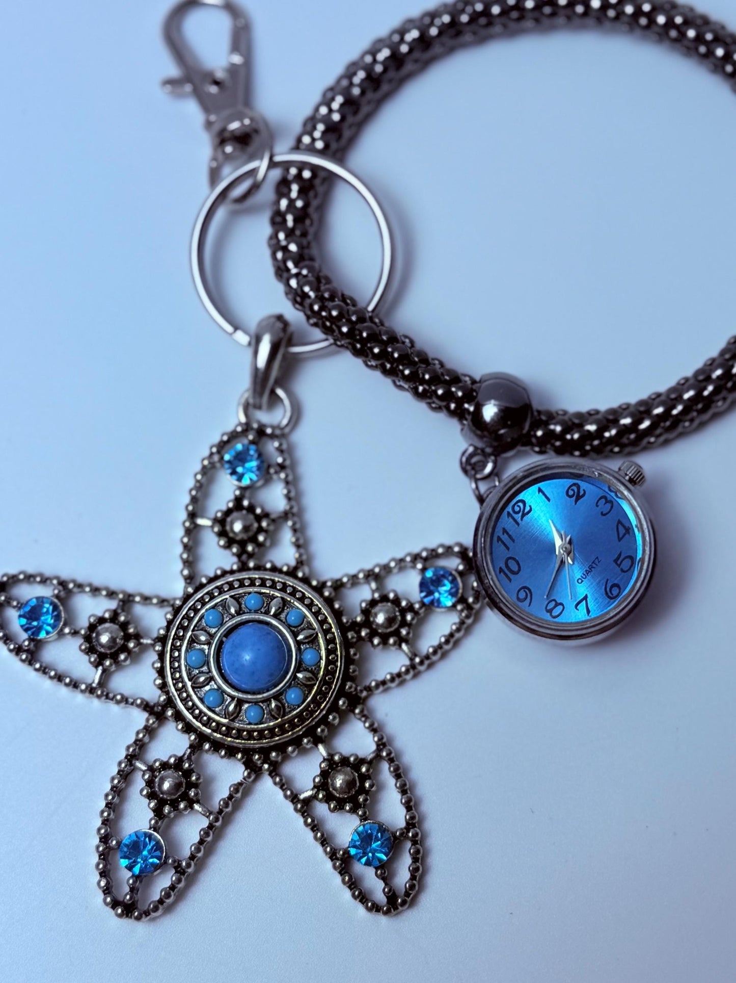 Blauer Seestern-Anhänger für Taschen mit Miniuhr, Küsten-Ozean-Geldbörsen-Accessoire & maritimes Geschenk