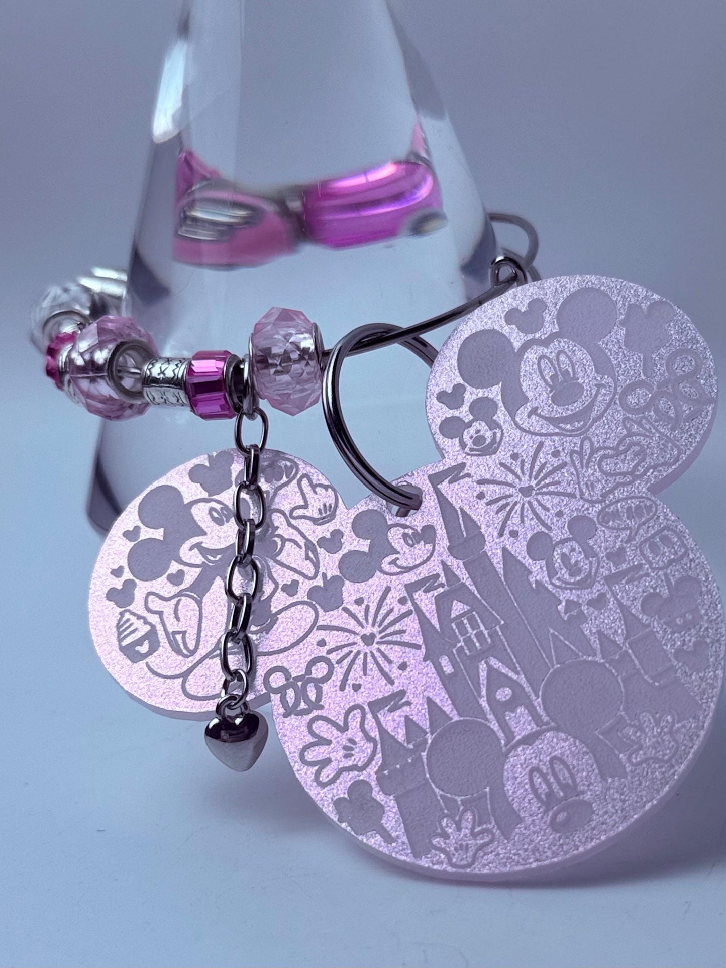 Von Disney inspirierter rosa Perlen-Taschenanhänger, handgefertigter Schlüsselanhänger mit Mickey- und Minnie-Anhängern, Glasperlen, niedliche Disney-Accessoires