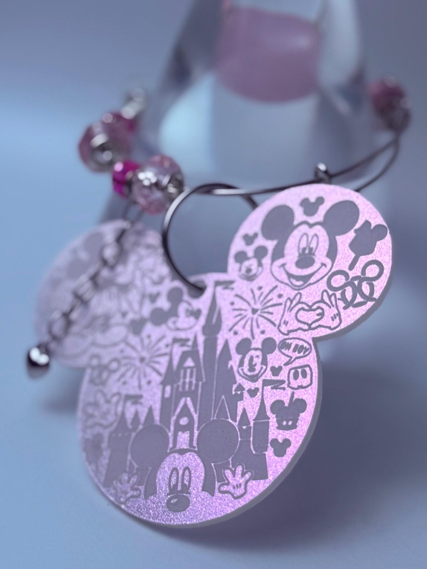 Von Disney inspirierter rosa Perlen-Taschenanhänger, handgefertigter Schlüsselanhänger mit Mickey- und Minnie-Anhängern, Glasperlen, niedliche Disney-Accessoires