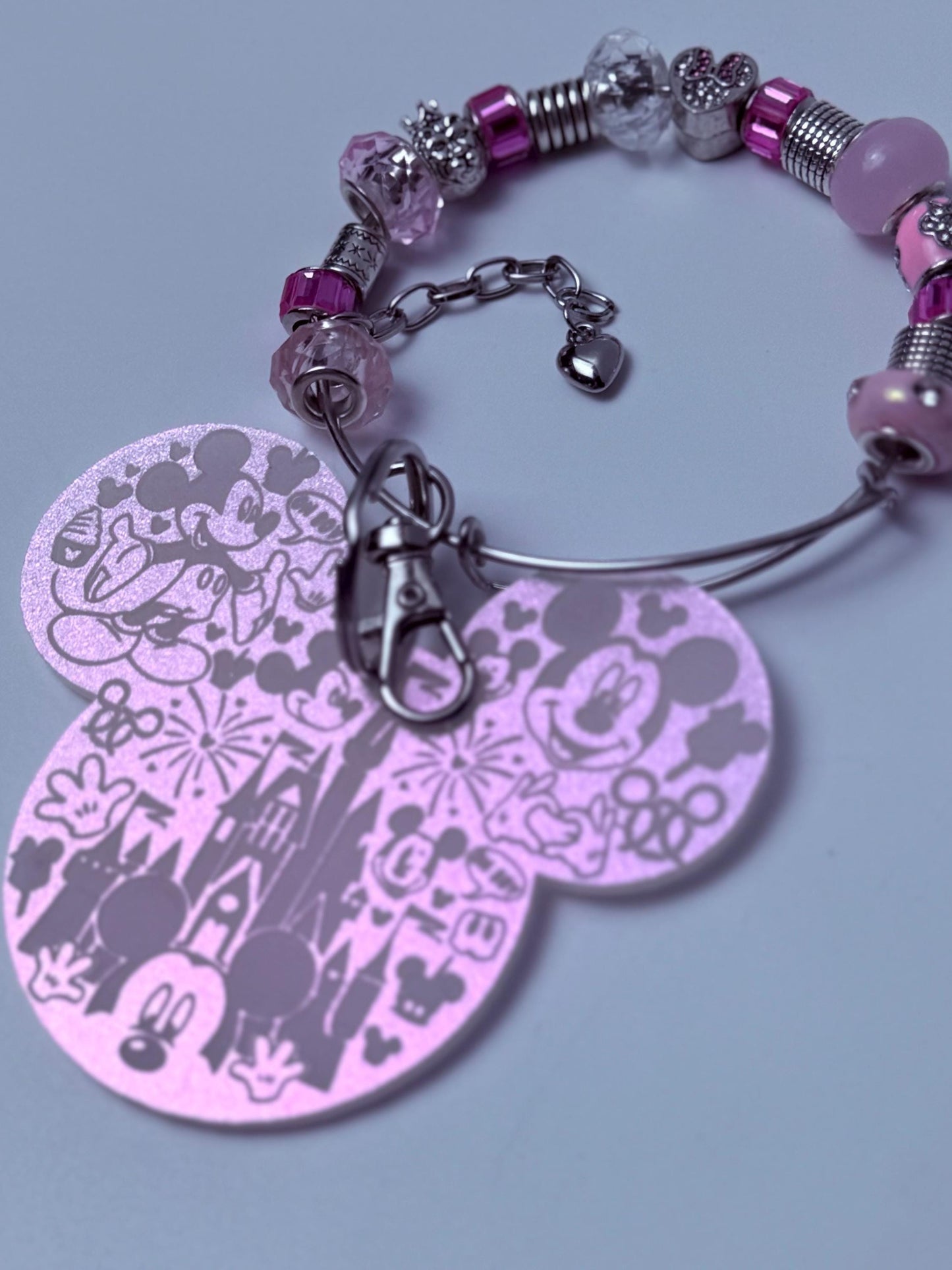 Von Disney inspirierter rosa Perlen-Taschenanhänger, handgefertigter Schlüsselanhänger mit Mickey- und Minnie-Anhängern, Glasperlen, niedliche Disney-Accessoires