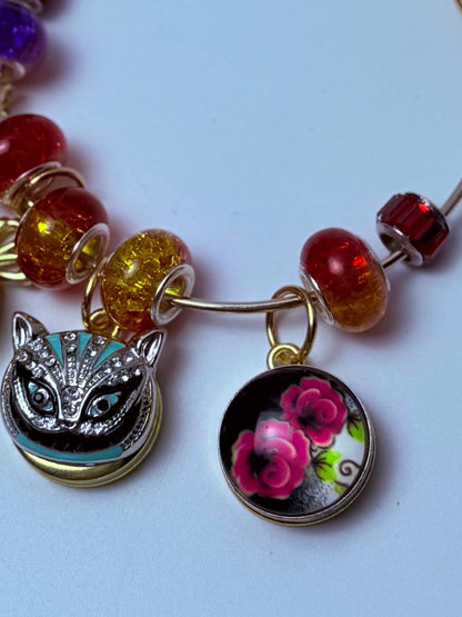 Alice im Wunderland Taschenanhänger: Grinsekatze, Rose, Edelstein-Mandala