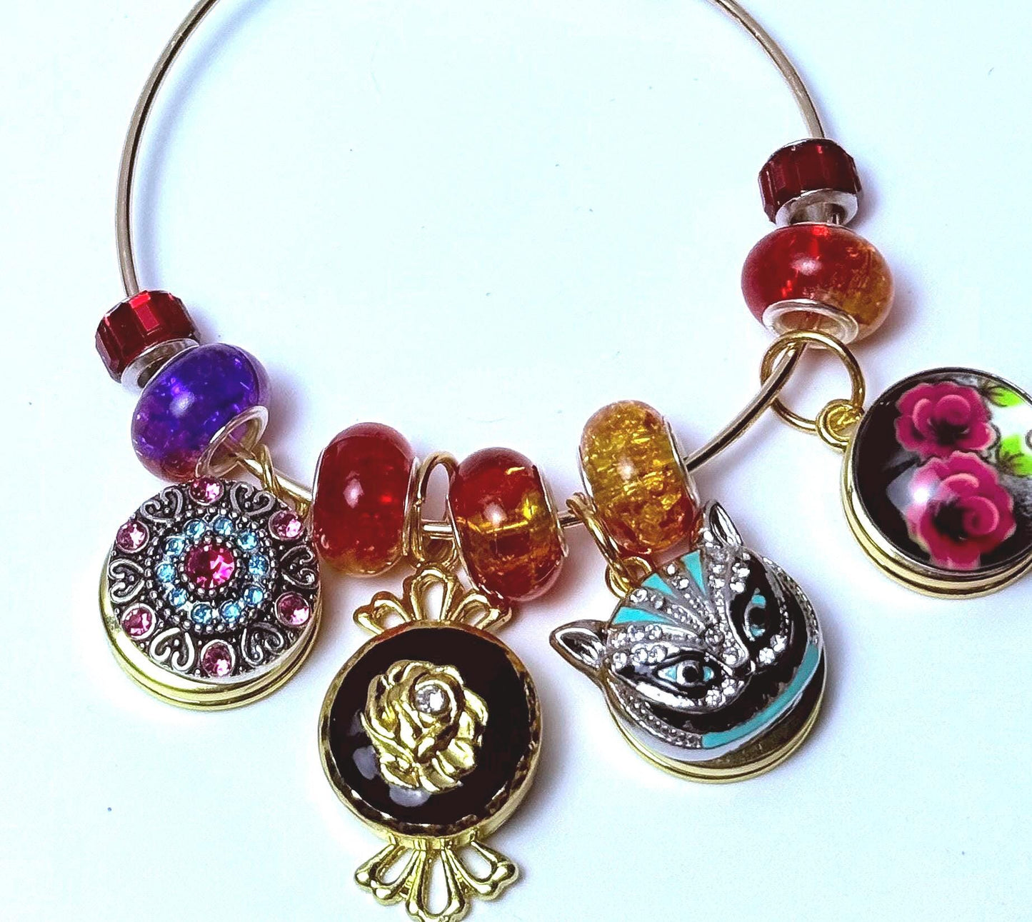 Alice im Wunderland Taschenanhänger: Grinsekatze, Rose, Edelstein-Mandala