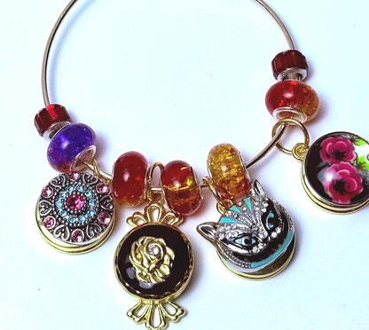 Alice im Wunderland Taschenanhänger: Grinsekatze, Rose, Edelstein-Mandala