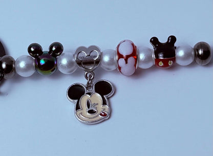 Handgemachter Mickey Mouse Taschenanhänger Perlen-Disney-Schlüsselanhänger, Perlen & Glasperlen, zwinkernder Mickey-Anhänger, rot & schwarzes Disney Taschen-Accessoire Geschenk