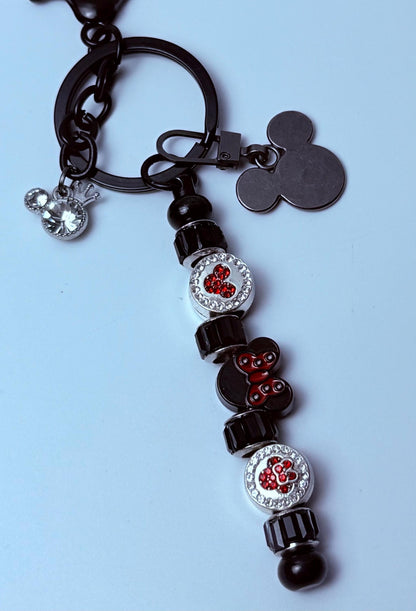 Schwarzer Kristall Micky Taschenanhänger Schlüsselanhänger | Minnie Schleife Handtaschenanhänger | Disney inspiriertes Accessoire | Handgemachter glitzernder Perlen Schlüsselanhänger
