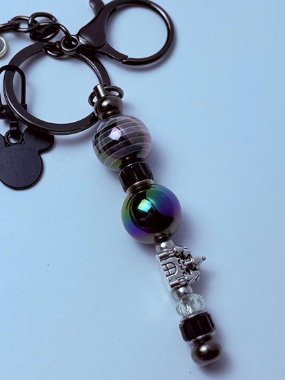 Schwarzer Micky Maus Anhänger Schlüsselanhänger, schwarze Perlenkette, mehrere Disney Charms, handgemachtes Disney Taschenaccessoire