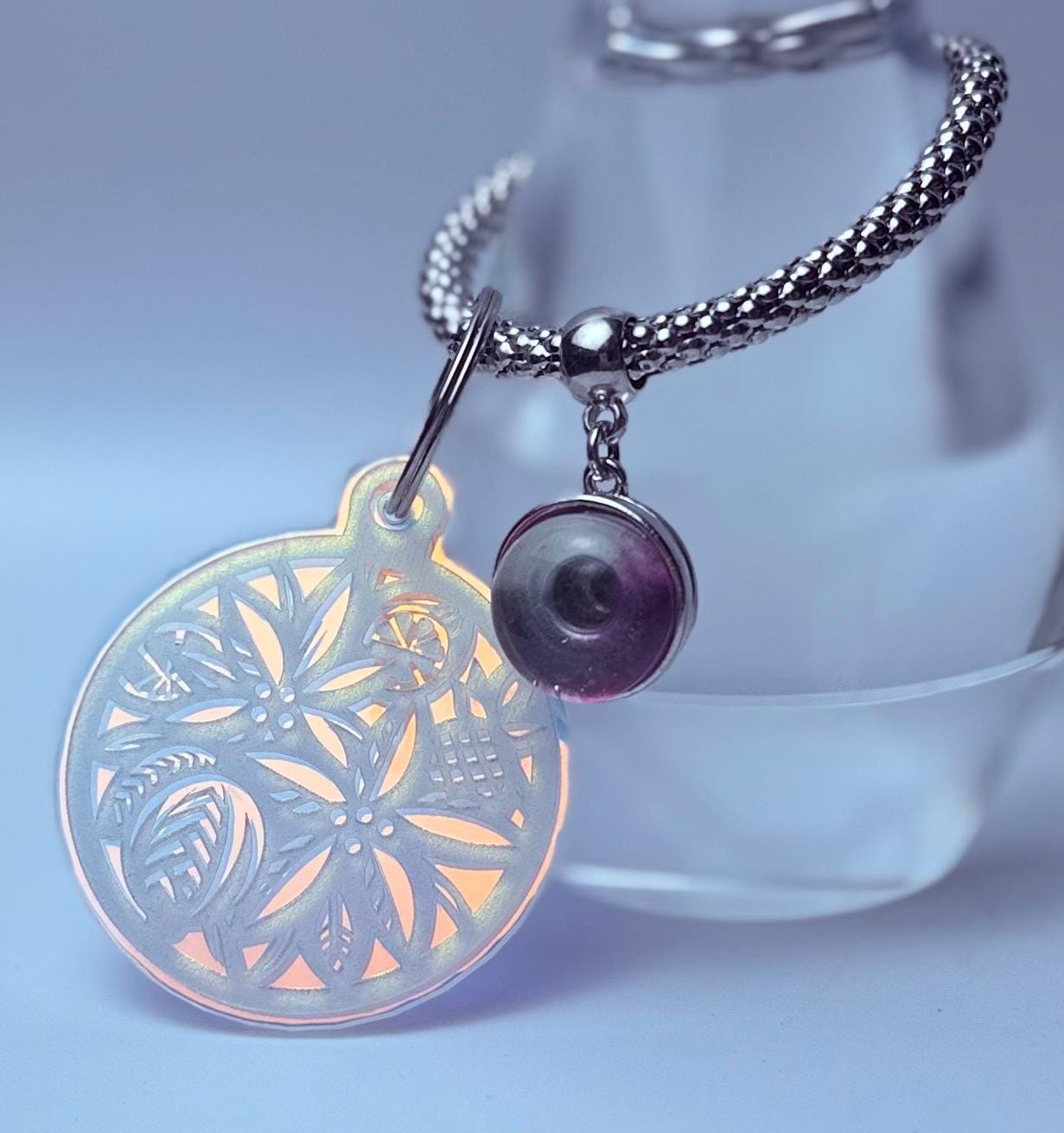 Irisierender Blumen-Mandala-Schlüsselanhänger: Holographischer Acryl-Taschenanhänger