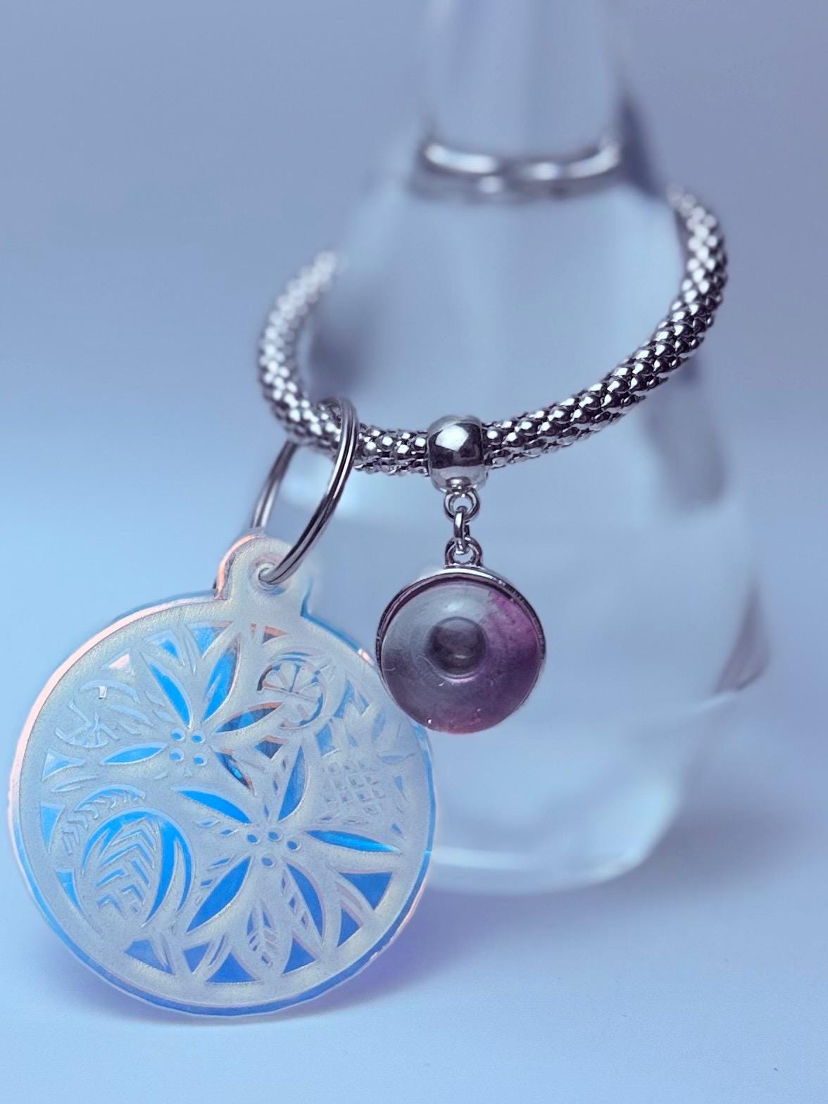 Irisierender Blumen-Mandala-Schlüsselanhänger: Holographischer Acryl-Taschenanhänger