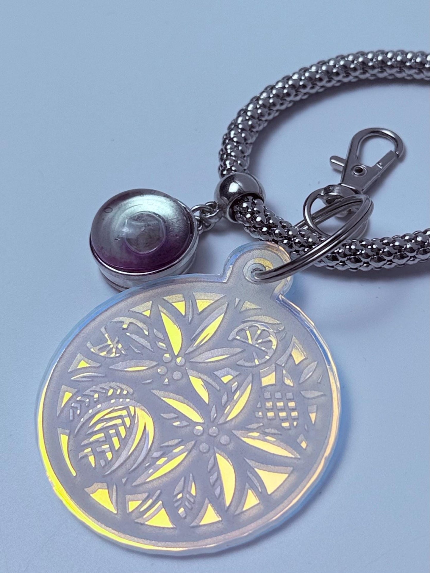 Irisierender Blumen-Mandala-Schlüsselanhänger: Holographischer Acryl-Taschenanhänger