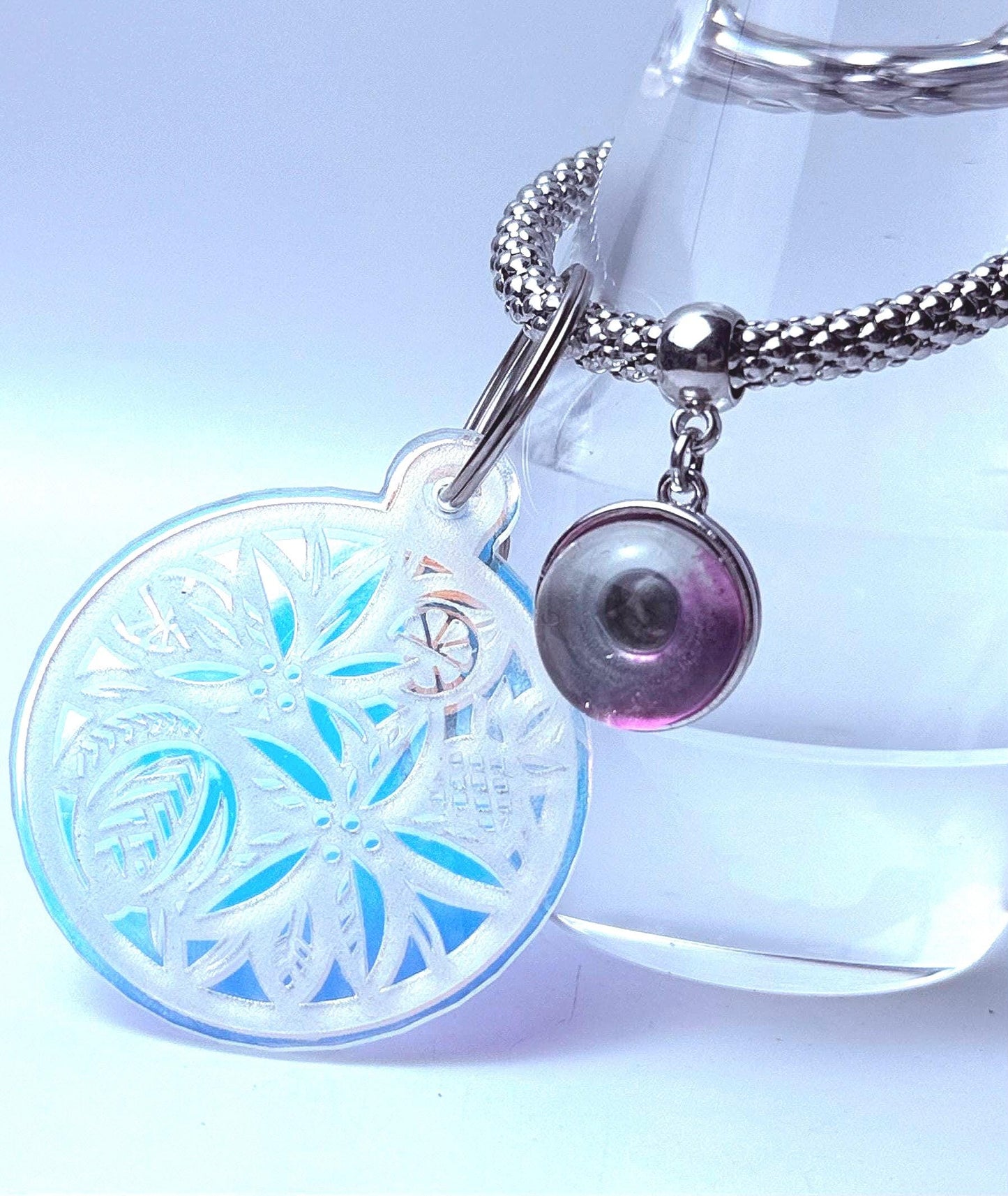 Irisierender Blumen-Mandala-Schlüsselanhänger: Holographischer Acryl-Taschenanhänger