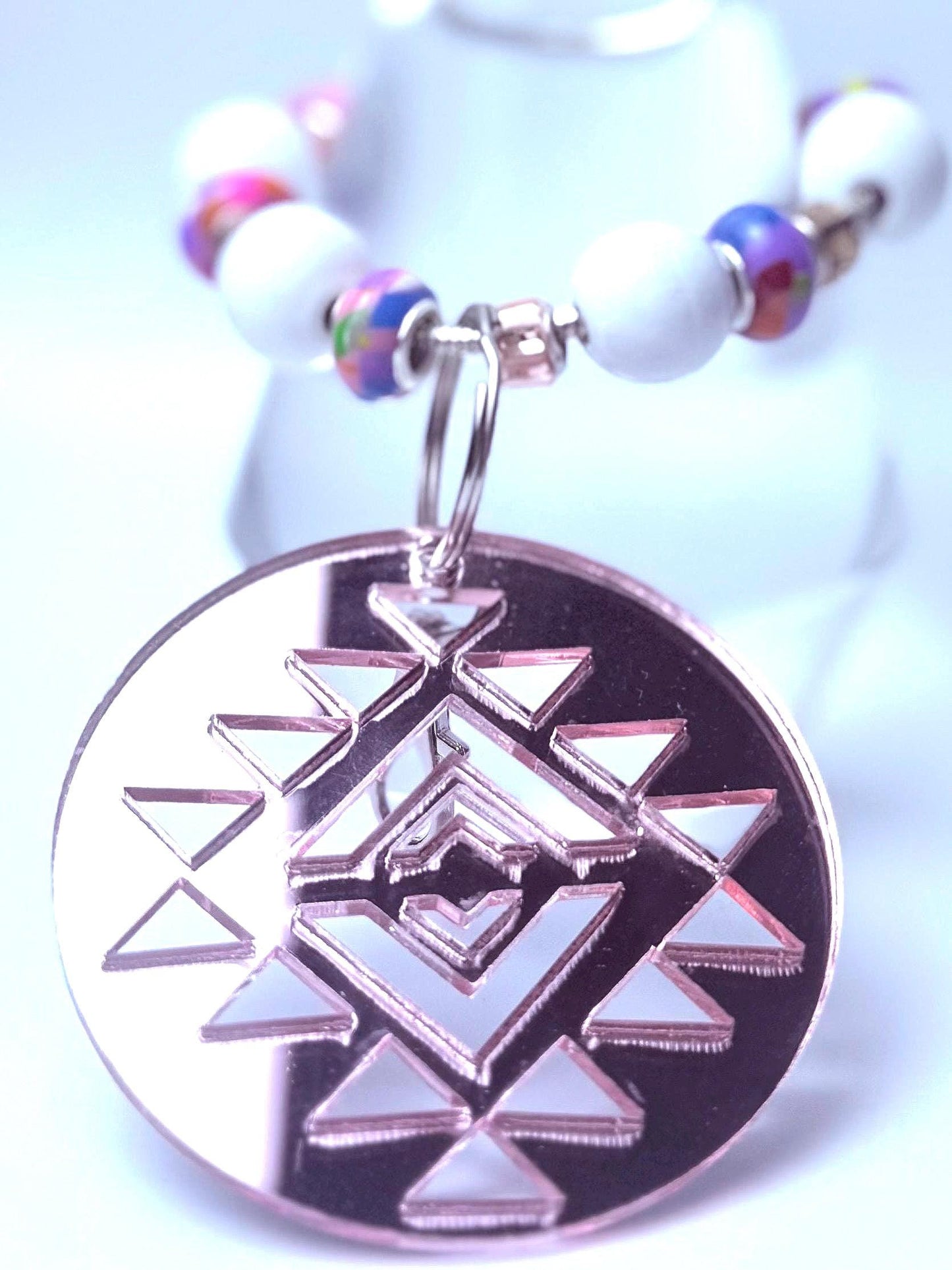 Taschenanhänger Rosegold Azteken-Mandala: Schlüsselanhänger aus Metallic-Acryl