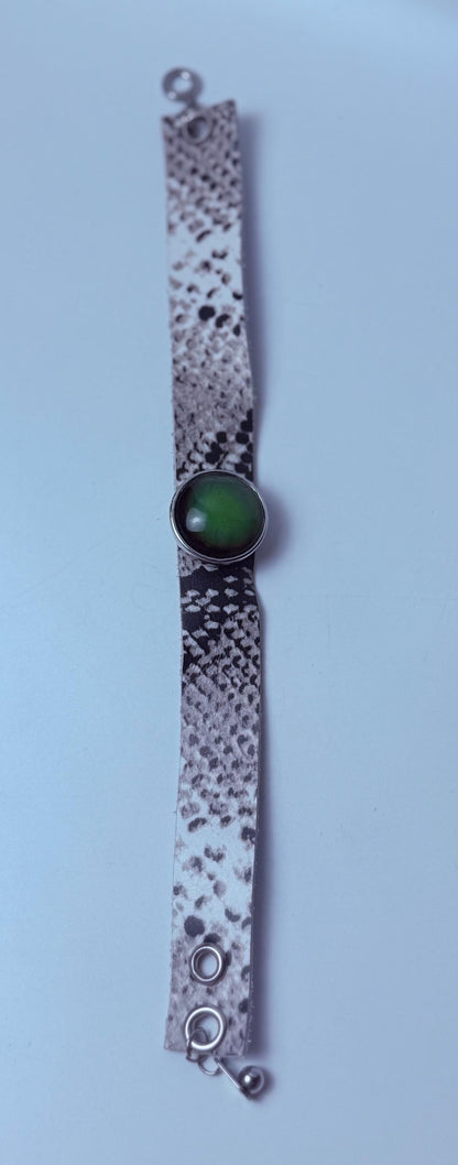 Schlangenleder-Stimmungsstein-Manschette: Boho-Rocker-Farbwechselarmband