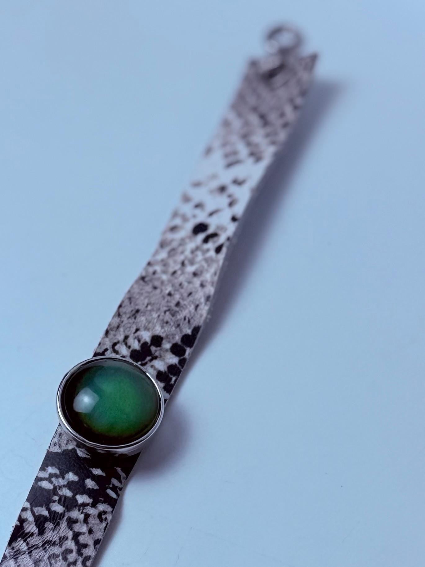 Schlangenleder-Stimmungsstein-Manschette: Boho-Rocker-Farbwechselarmband