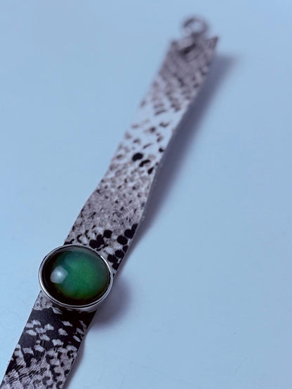 Schlangenleder-Stimmungsstein-Manschette: Boho-Rocker-Farbwechselarmband