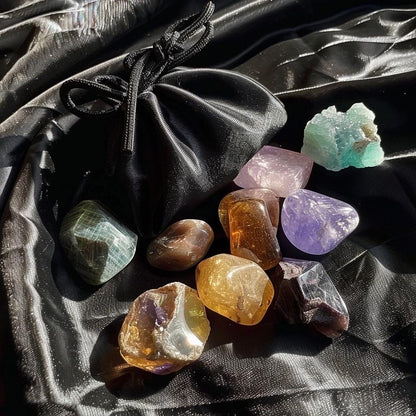 Crystal Mystery Teaser Bag | Winzige Steine | Hexentaschen-Kristalle | Kuratiertes Geschenk