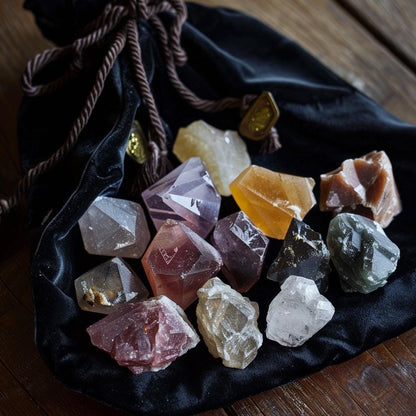 Crystal Mystery Teaser Bag | Winzige Steine | Hexentaschen-Kristalle | Kuratiertes Geschenk